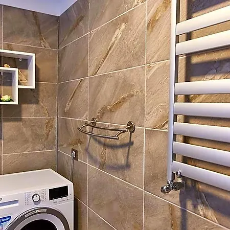 Indigo Alezzi Pool & Hotel 3*